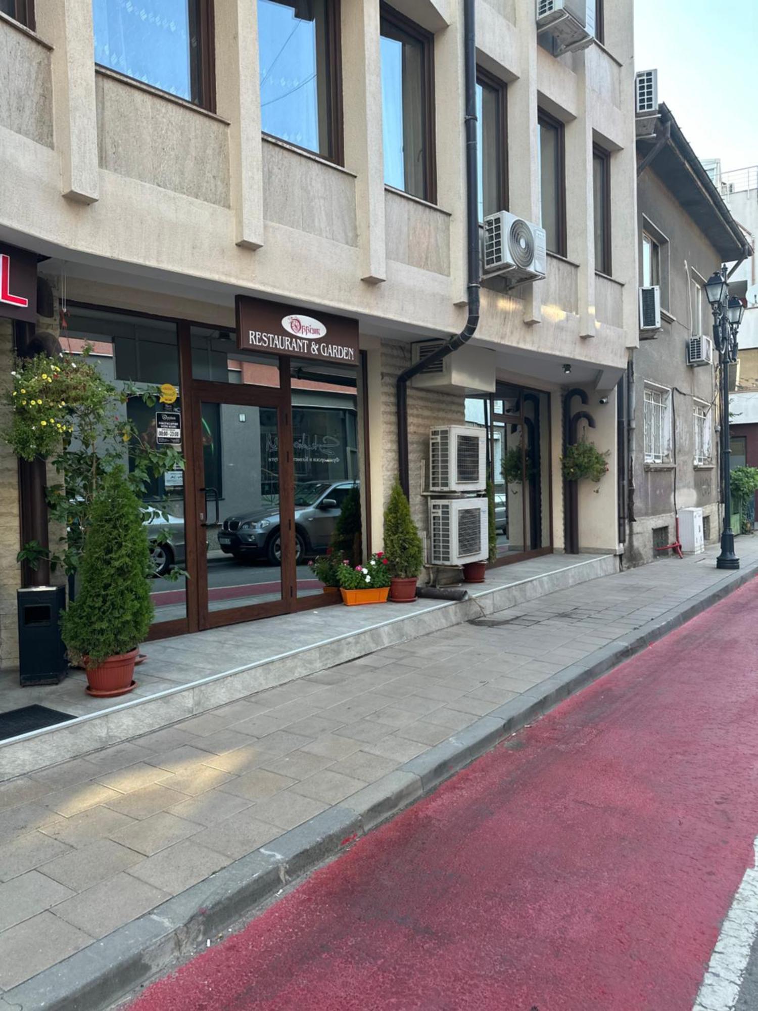Hotel Oppium Restaurant & Garden Ruse Exterior photo