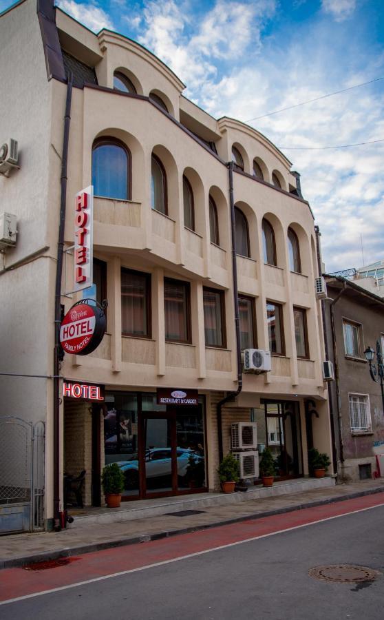 Hotel Oppium Restaurant & Garden Ruse Exterior photo